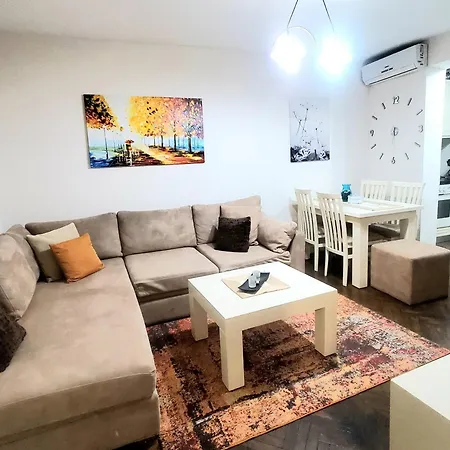 Tulips Central Apartment-Free Parking Tirana Exterior photo